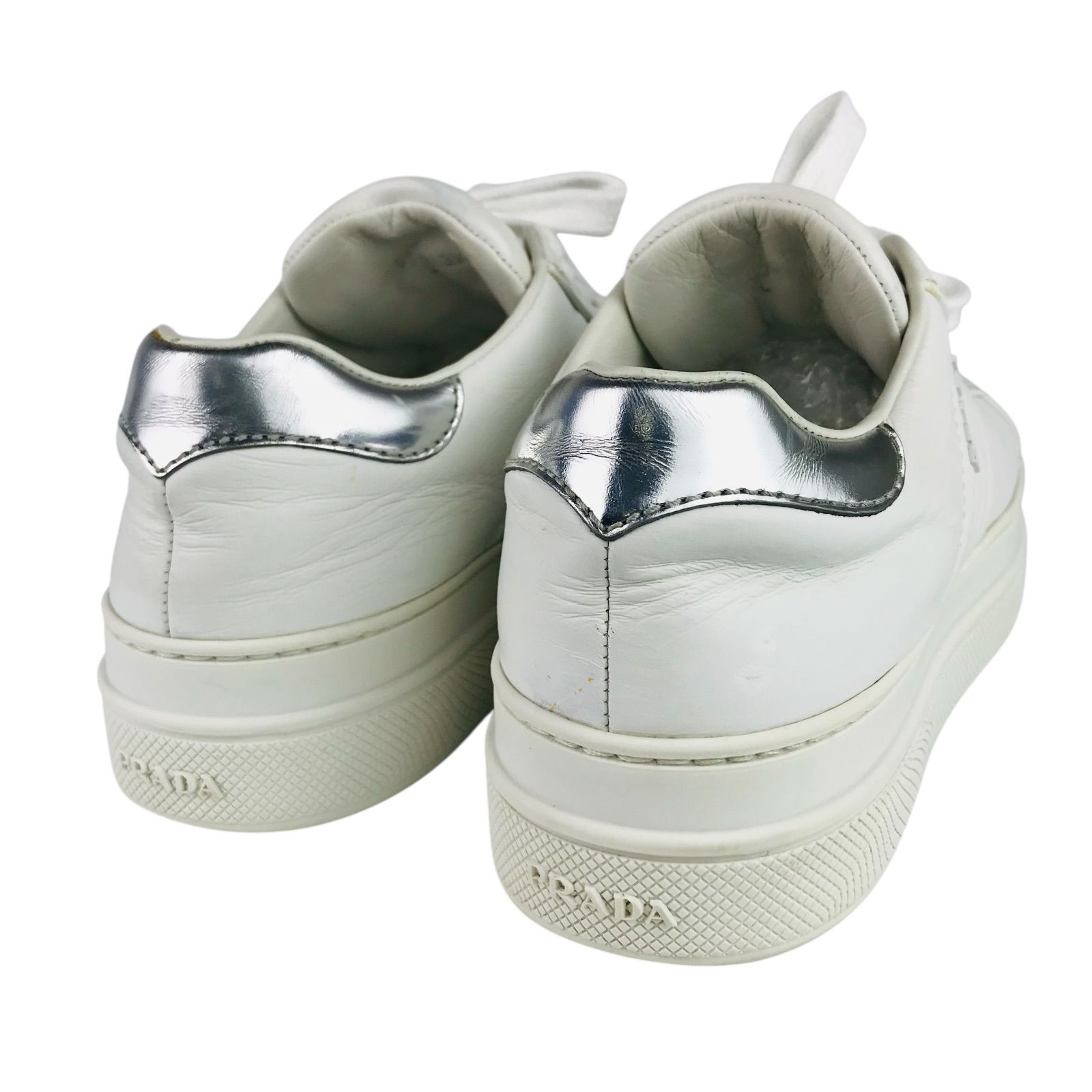PRADA☆プラダ・レディース レザー メタル エンボス加工ブランドロゴ 