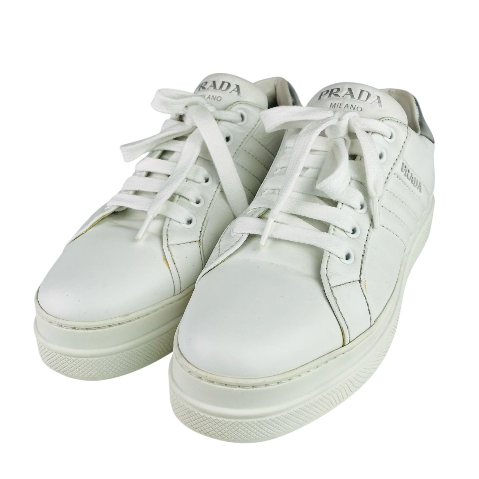 PRADA☆プラダ・レディース レザー メタル エンボス加工ブランドロゴ 