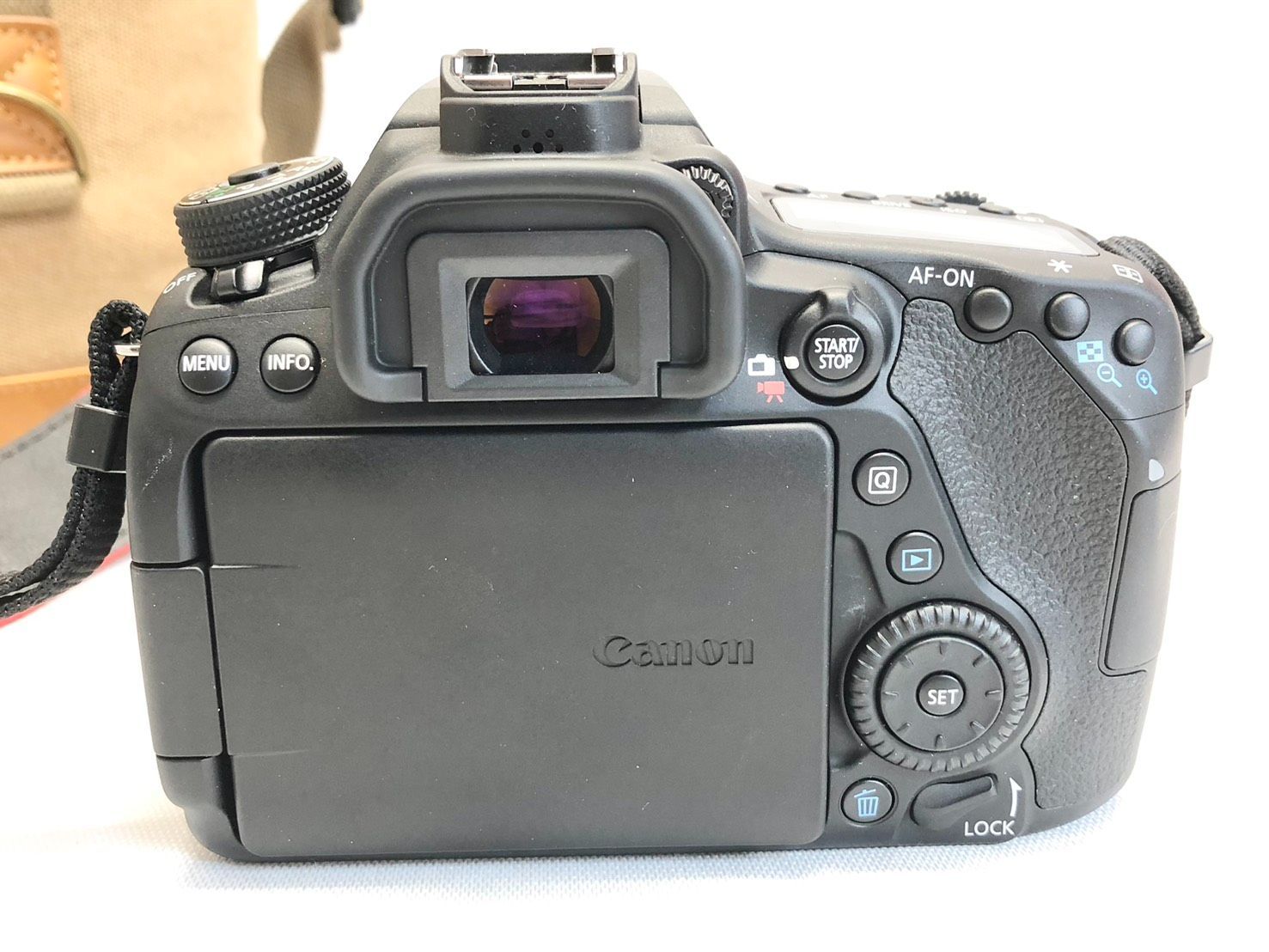 特価】Canon EOS 80D デジタル一眼レフ レンズキット バッテリー