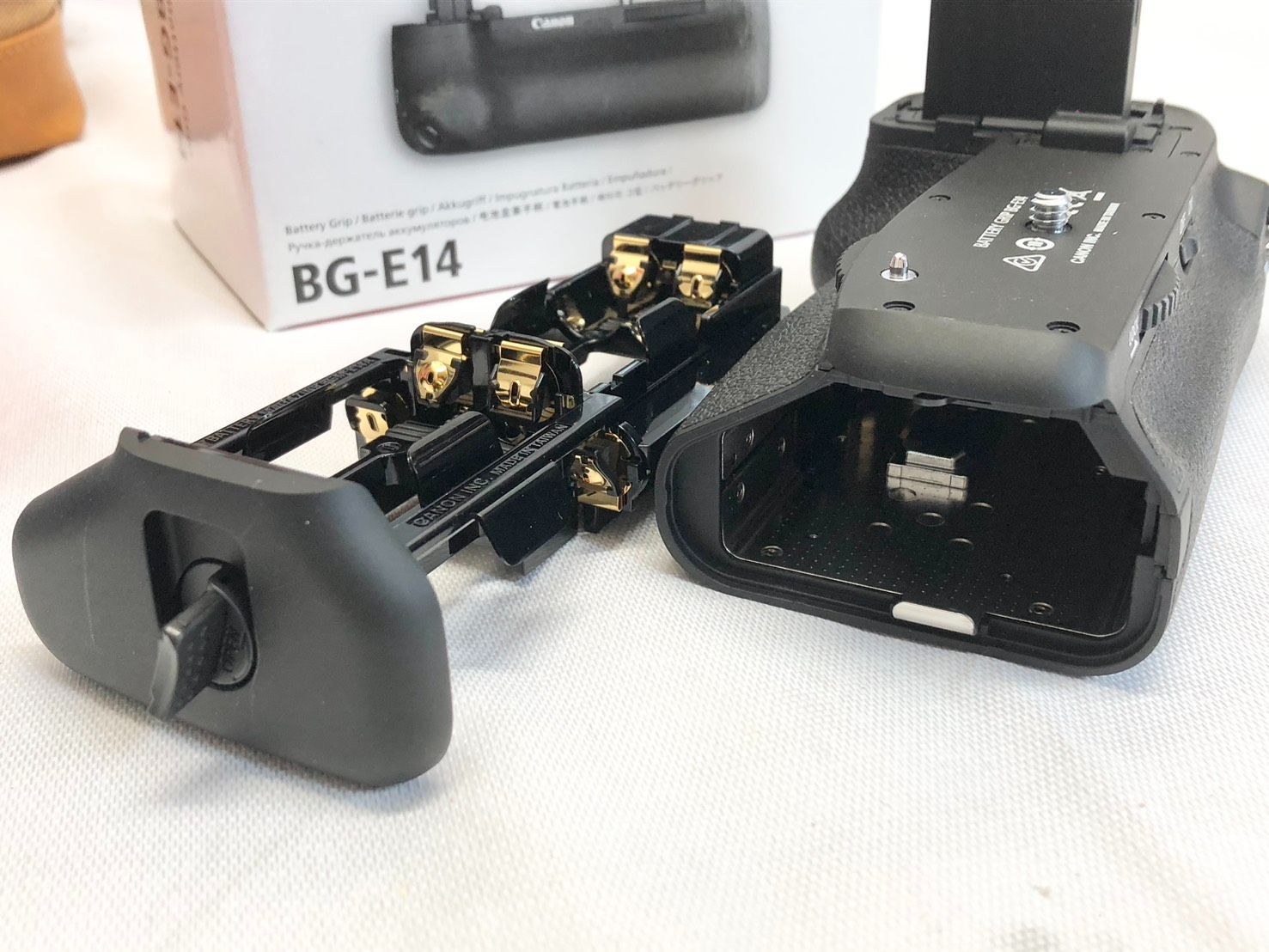 Canon EOS 80D デジタル一眼レフ Canonバッテリーグリップ付 特価】Canon EOS 80D デジタル一眼レフ レンズキット バッテリー