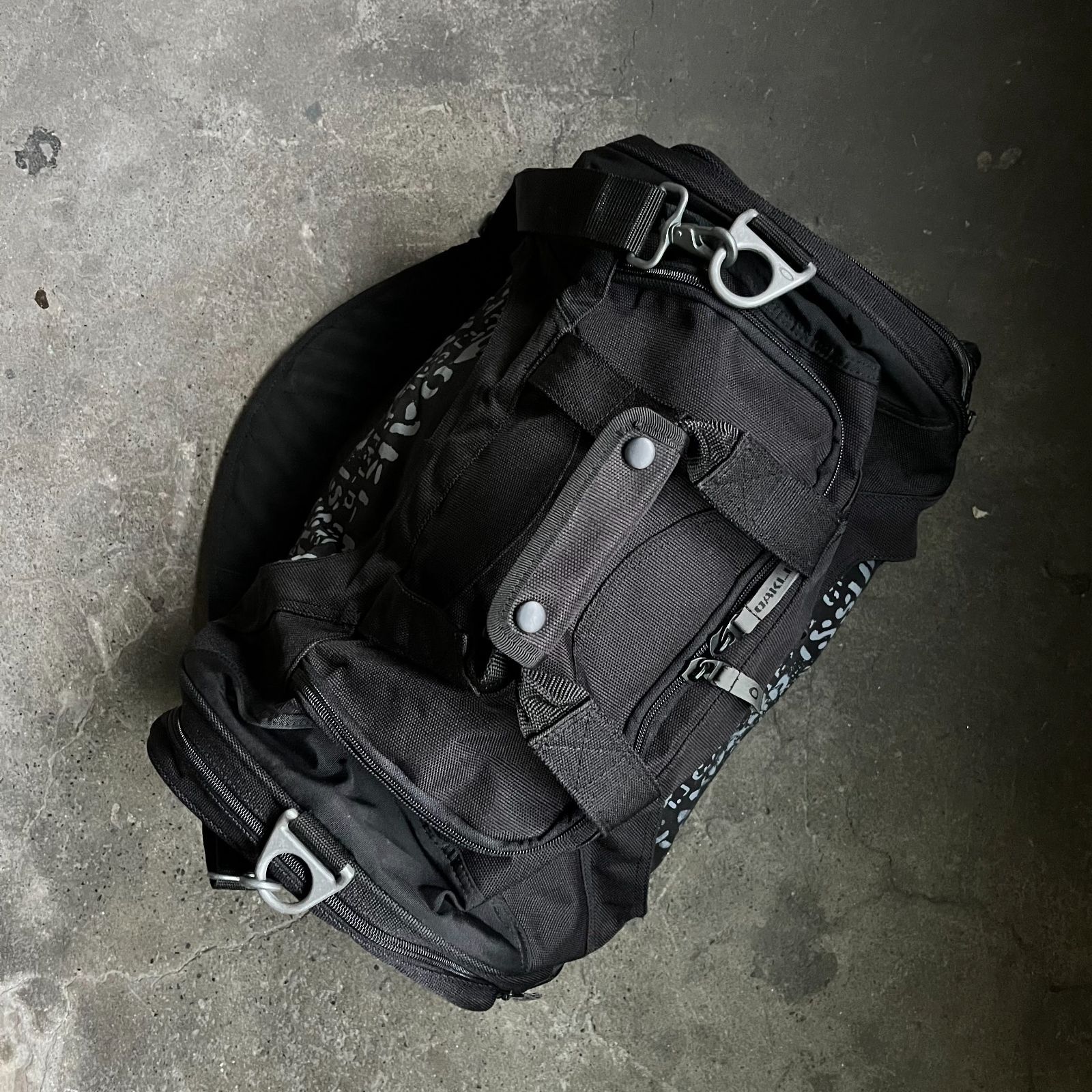 バッグ oakley tactical field gear sling bag 00s Oakley Tactical Field Gear AP Sandbag 1.0 Sling Bag | eBay oakley