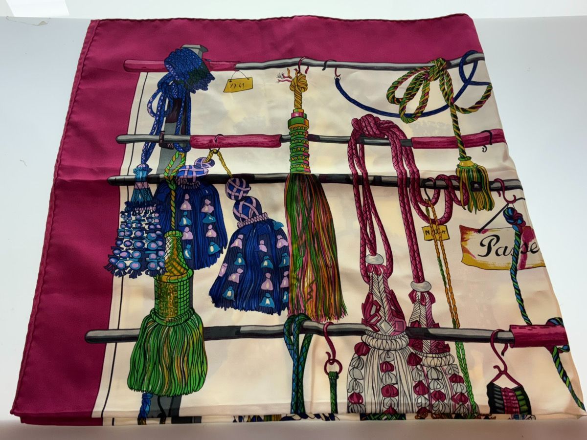 エルメス HERMES カレ90 パスマントリー 紐飾り シルクスカーフ シミ ます M 1715