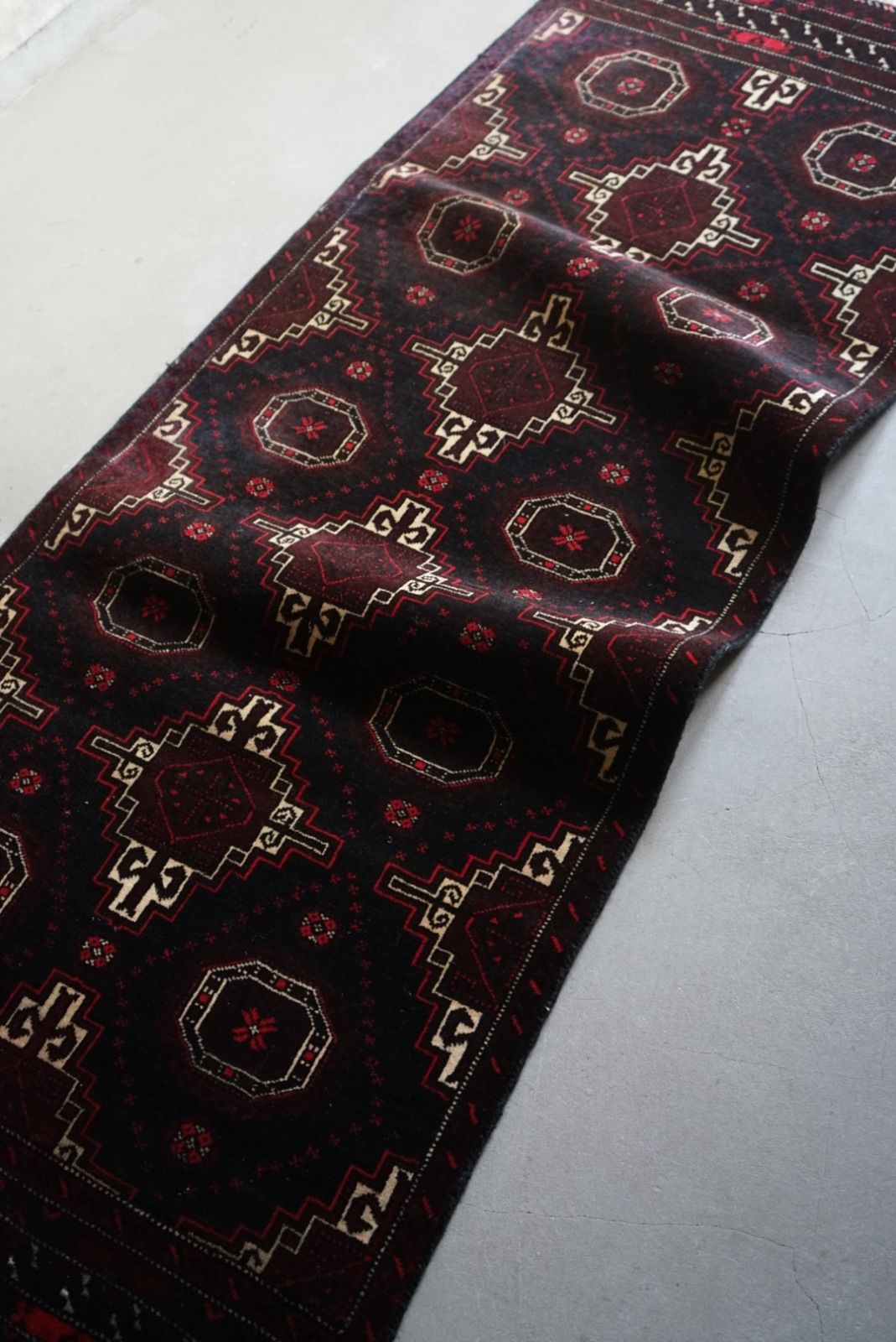 ヴィンテージラグ アフガニスタン バルーチラグ ブラック ランナーラグ 1970年代 173 68 cm No AF 2511