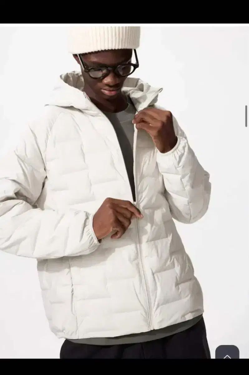 ユニクロ 軽量ダウン XL 白 出品