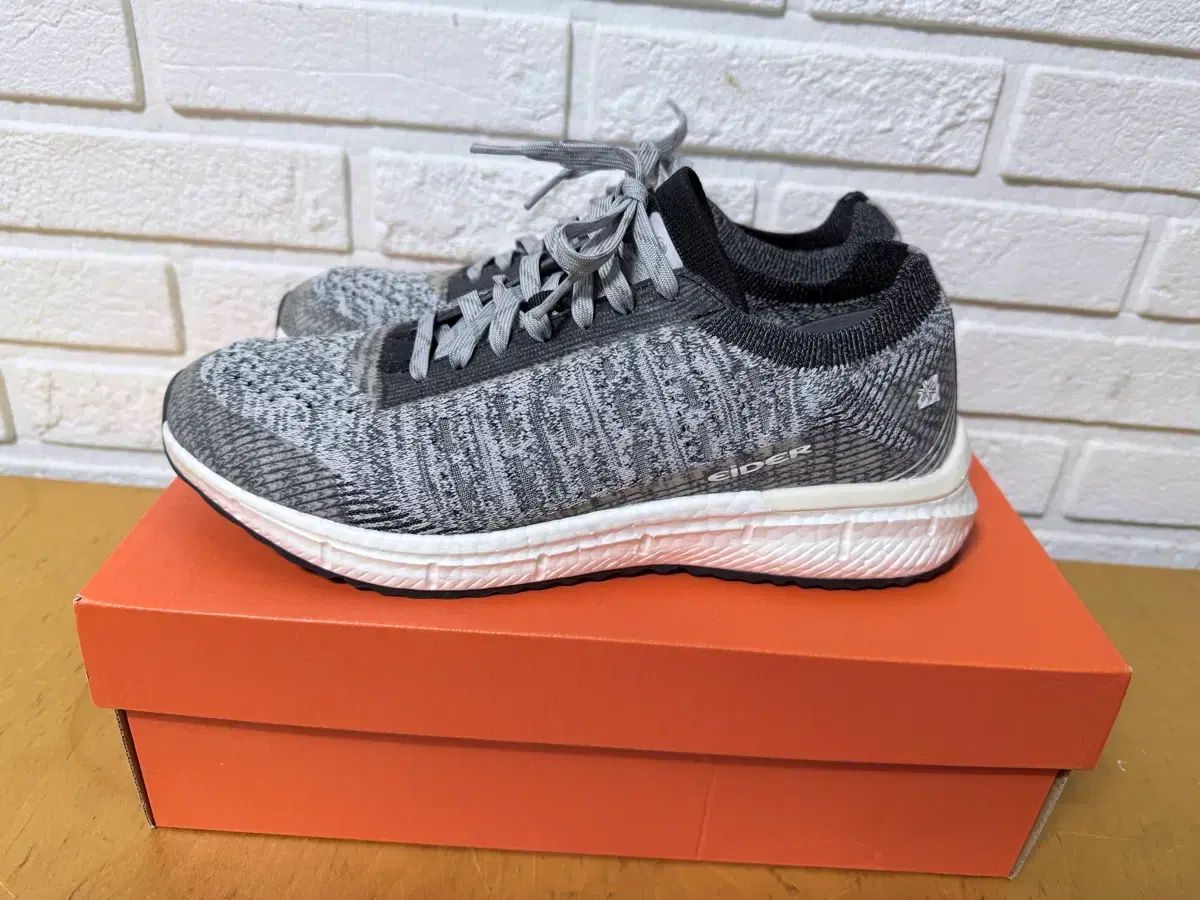 アイダー トレッキングシューズ 270 新品