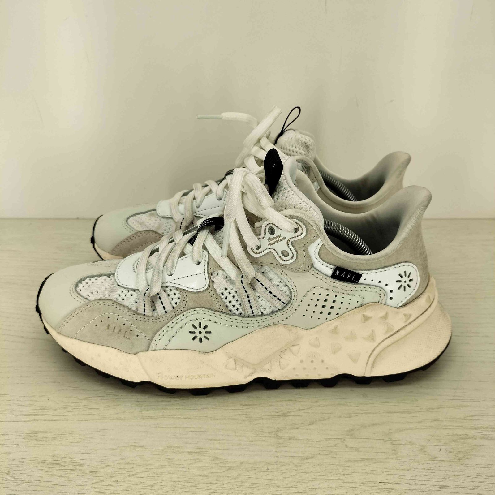 FLOWER MOUNTAIN(フラワーマウンテン) {{NAPE}}TIGERHILL WHITE  ローカットスニーカー レディース JPN：24.5 【中古】【ブランド古着バズストア】 フラワーマウンテン FLOWER MOUNTAIN TIGERHILL WHITE ローカット