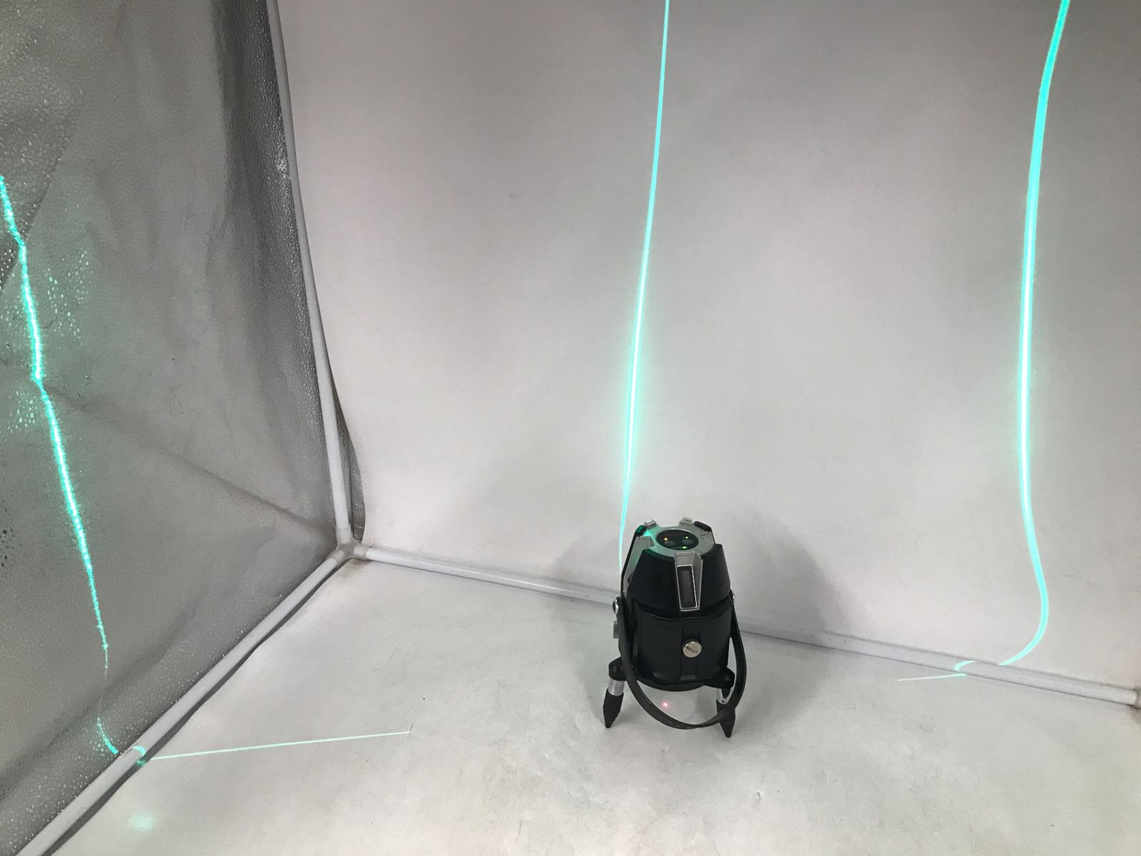 レーザー墨出し器