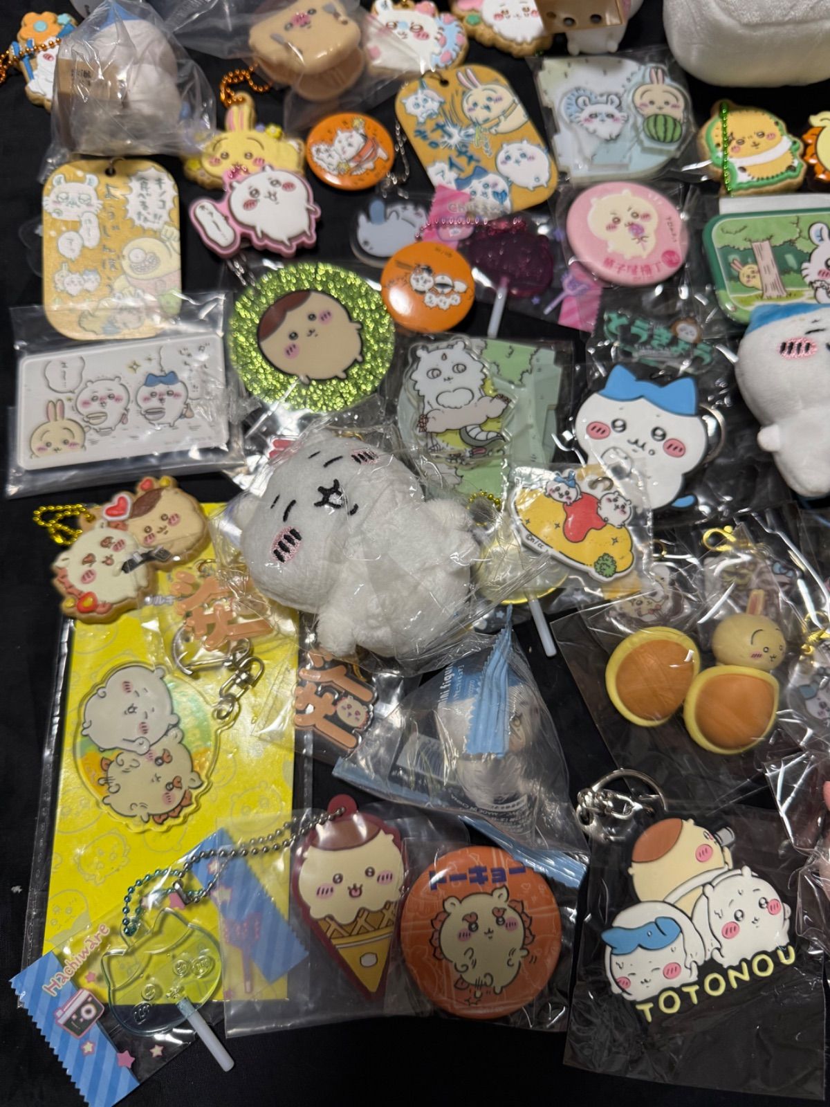 ちいかわ 缶バッジ ラバーストラップ キーホルダー アクリルスタンド等