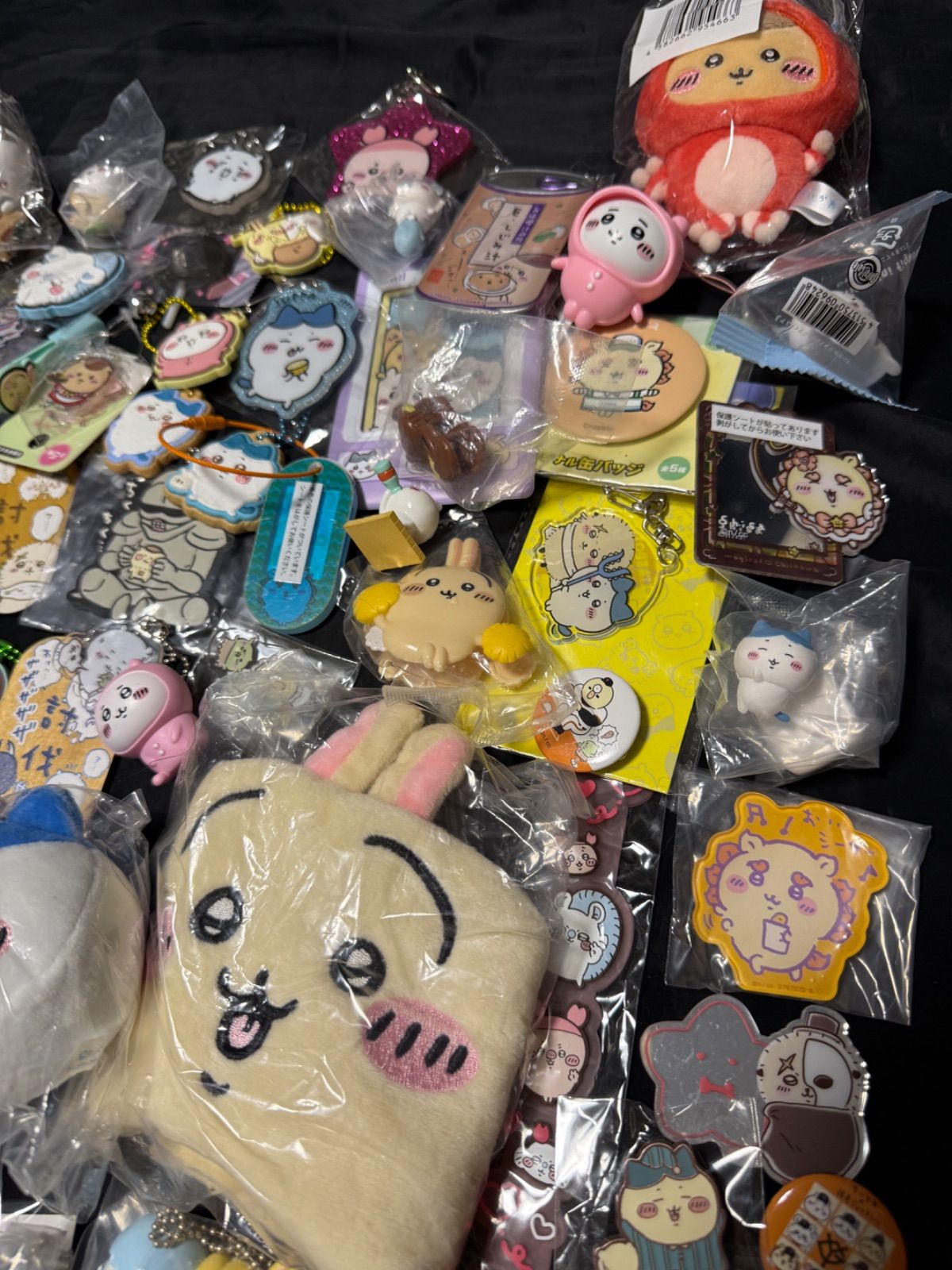 ちいかわ 缶バッジ ラバーストラップ キーホルダー アクリルスタンド等