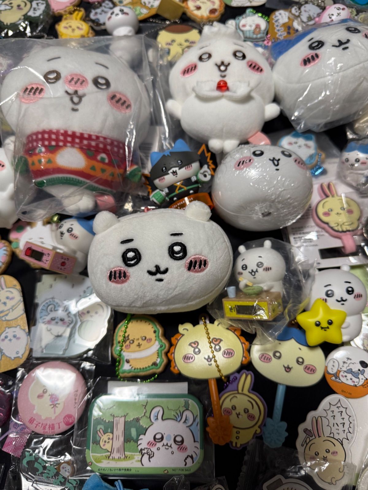 ちいかわ 缶バッジ ラバーストラップ キーホルダー アクリルスタンド等