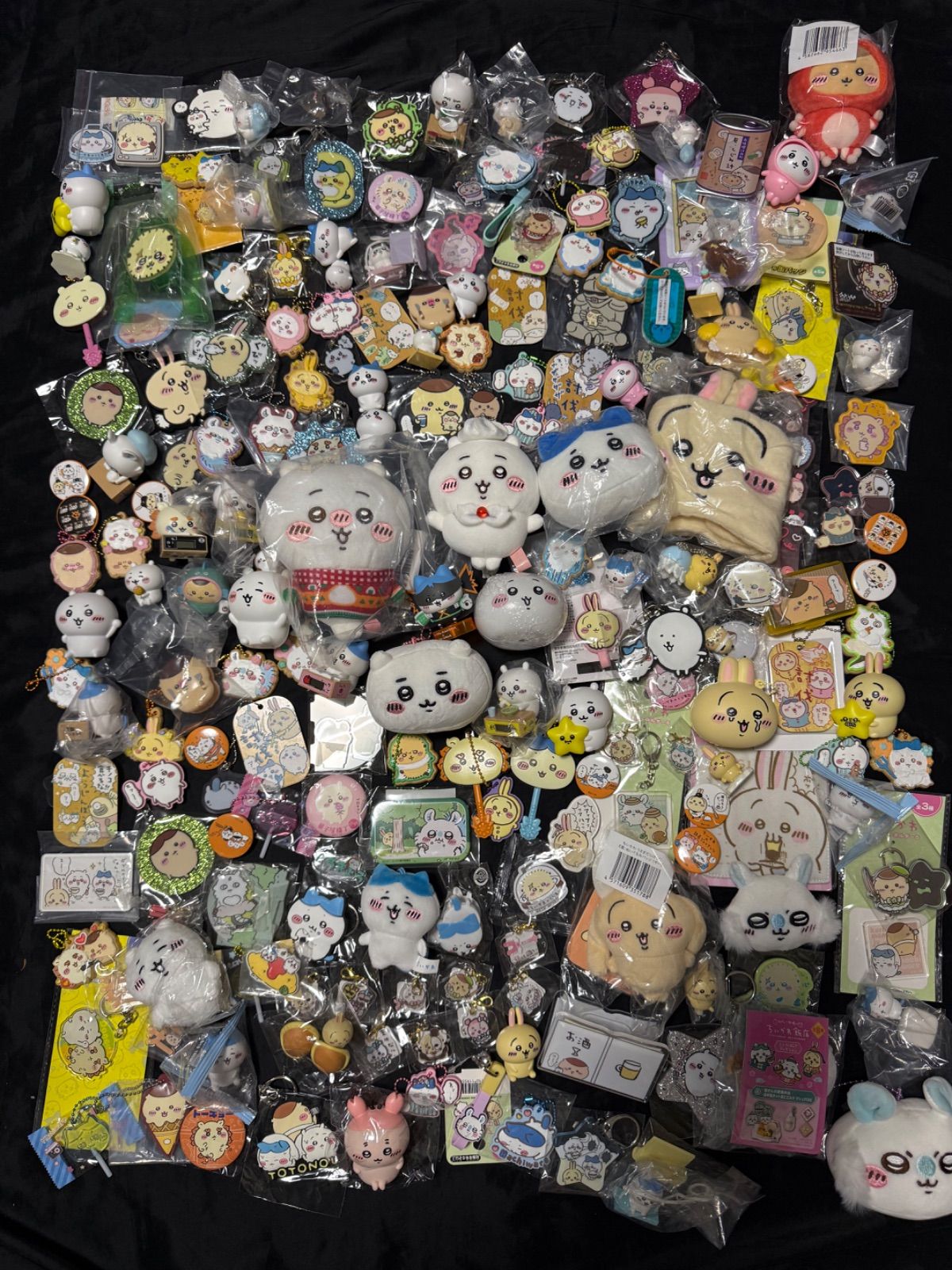 ちいかわ 缶バッジ ラバーストラップ キーホルダー アクリルスタンド等