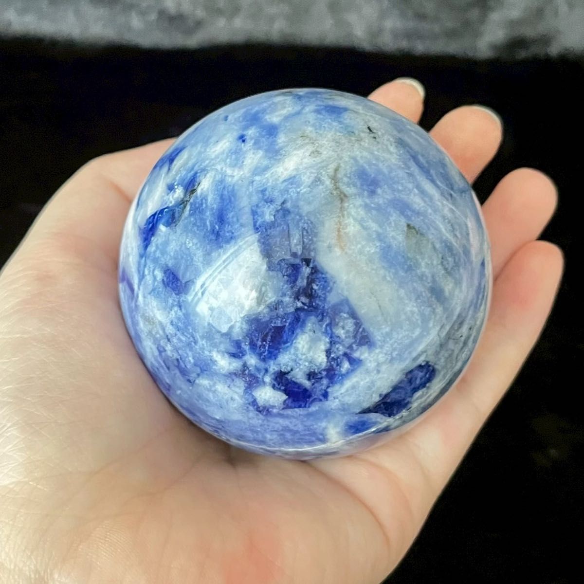 384g ソーダライトと水晶の共生】 原石 浄化 天然石 丸玉 UVライト