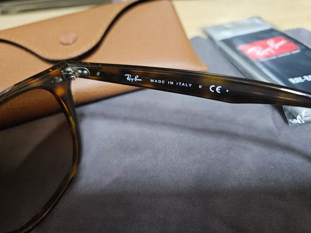  レイバン RB 4258 F ユニセックス サングラス サングラス 小物