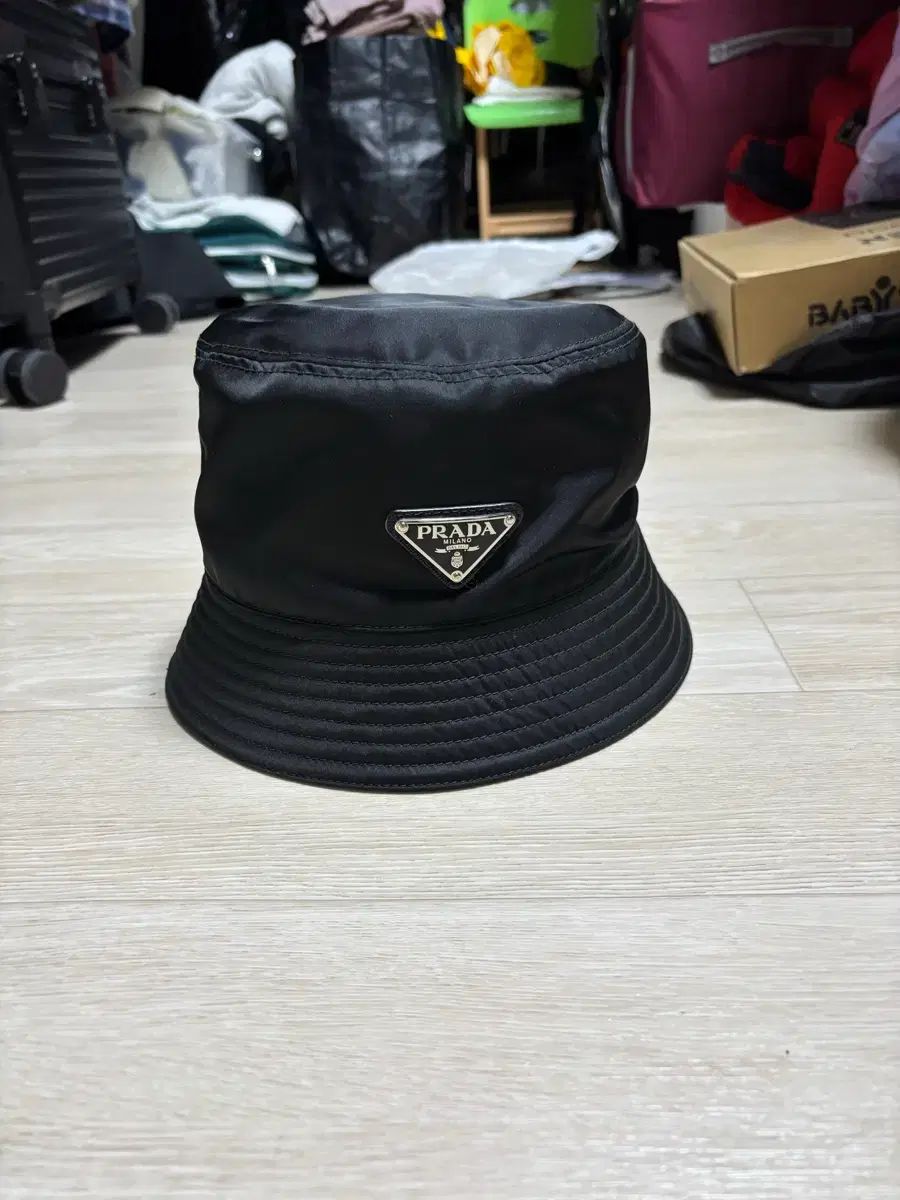 L PRADA プラダ 三角ロゴ ナイロン バケットハット ブラック