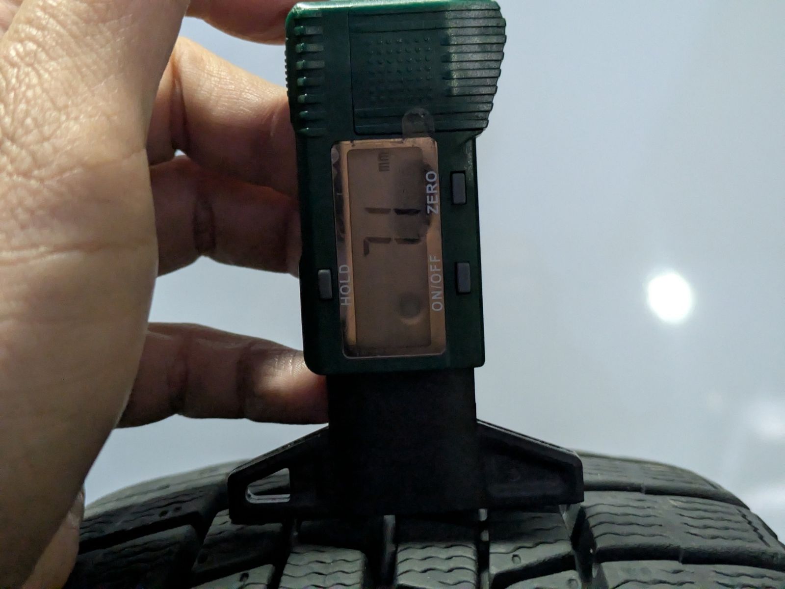  2019年製 グッドイヤー アイスナビ6 14インチスタッドレスタイヤ 165 65 R 14 79 Q ルーミー タンク 14インチ スタッドレス