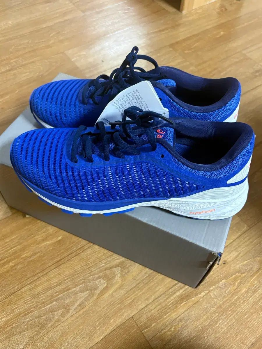 アシックス ランニングシューズ 250