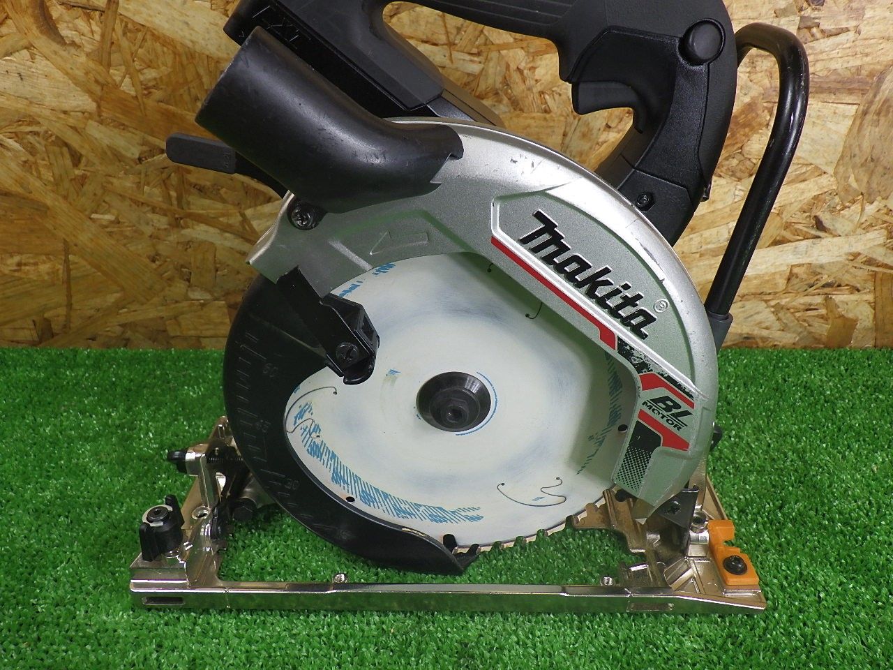 マキタ 充電式マルノコ HS 631 D 本体 幅広い木工作業に 品