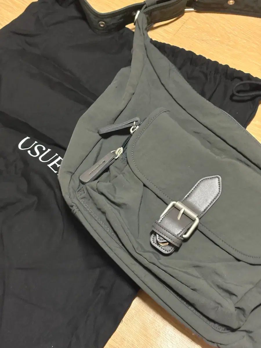 usuel ユジュ YUJU エル メッセンジャーバッグ チャコール