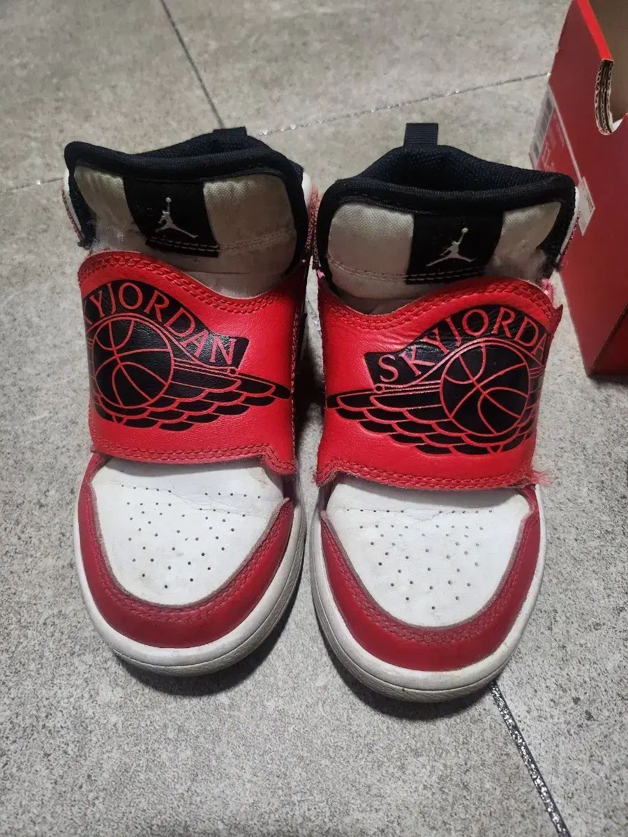 赤ちゃんシューズ ジョーダン NIKE