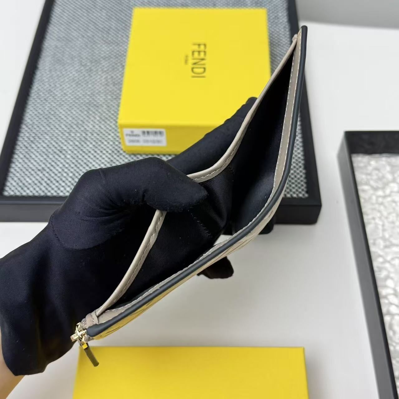 FENDI❣️超美品‼️最終お値下げします‼️ 未使用品】最終値下げ FENDI フェンディ折り財布 小銭入れ - メルカリ