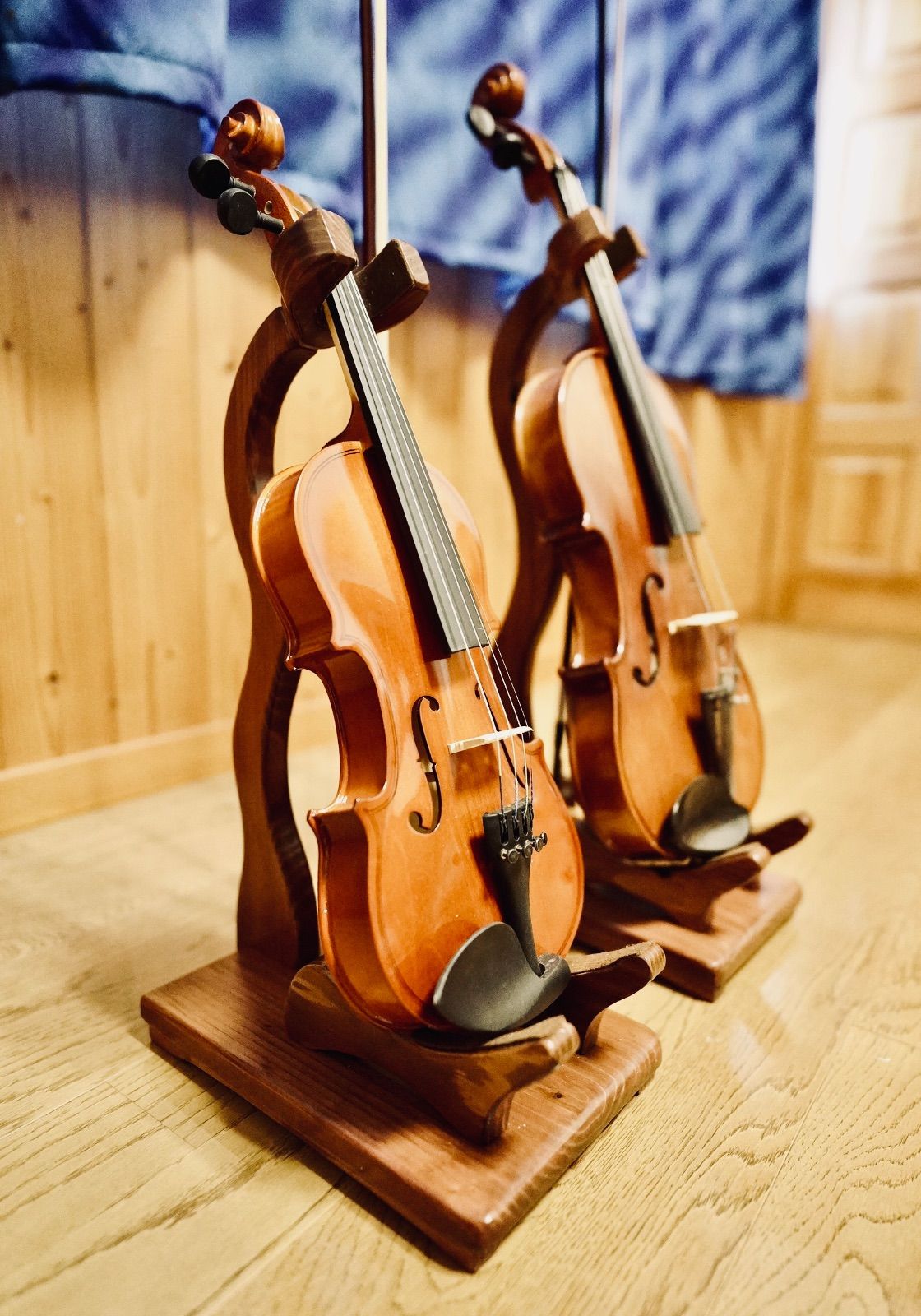 ２台セット 手作り木工 木製バイオリンスタンド ニス仕上げ