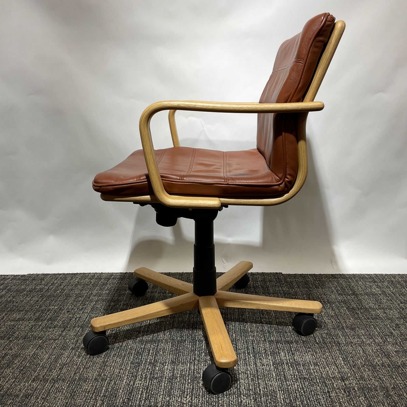 Conde House・カンディハウス】ラベンダー ダイニング(21) アーム