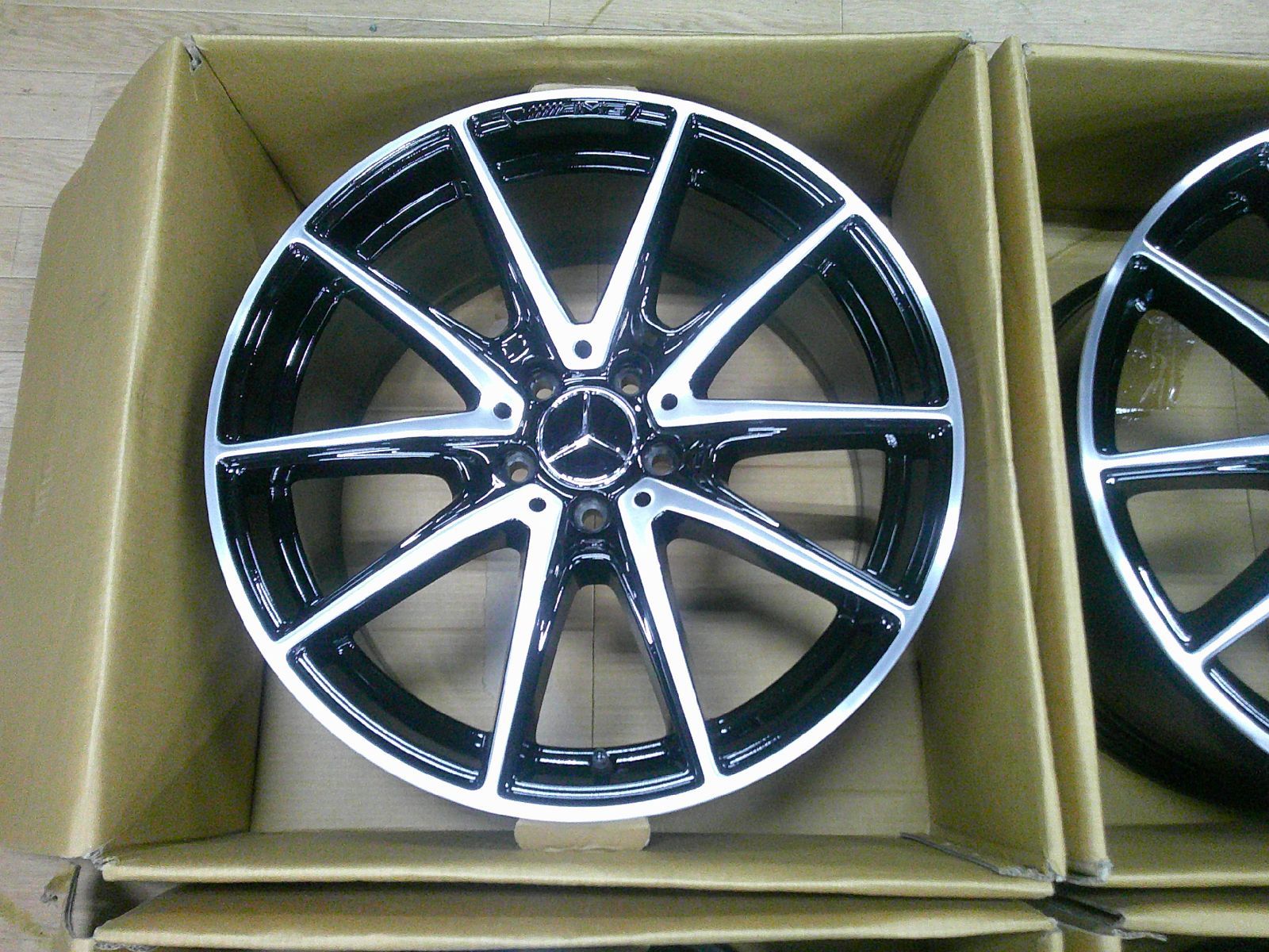 超 メルセデスベンツ Eクラス W 213 AMG 19インチ エクスクルーシブパッケージ ブラポリ 8 J 43 9 49 4本