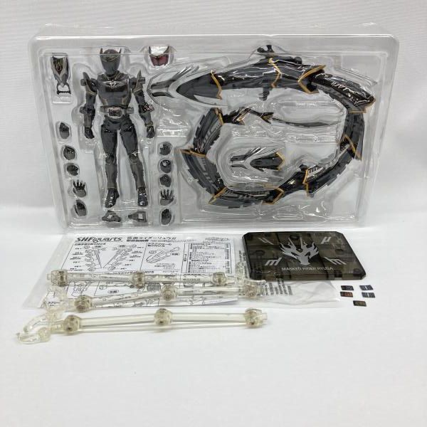 中古】バンダイ S.H.Figuarts 仮面ライダーリュウガ＆ドラグブラッカー