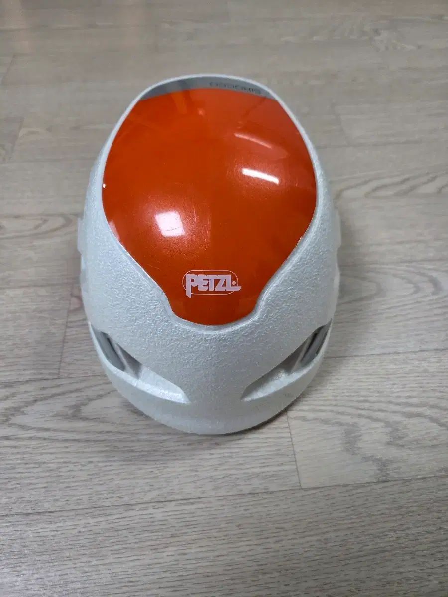 ロッククライミング用 ペツル シロッコ ヘルメット