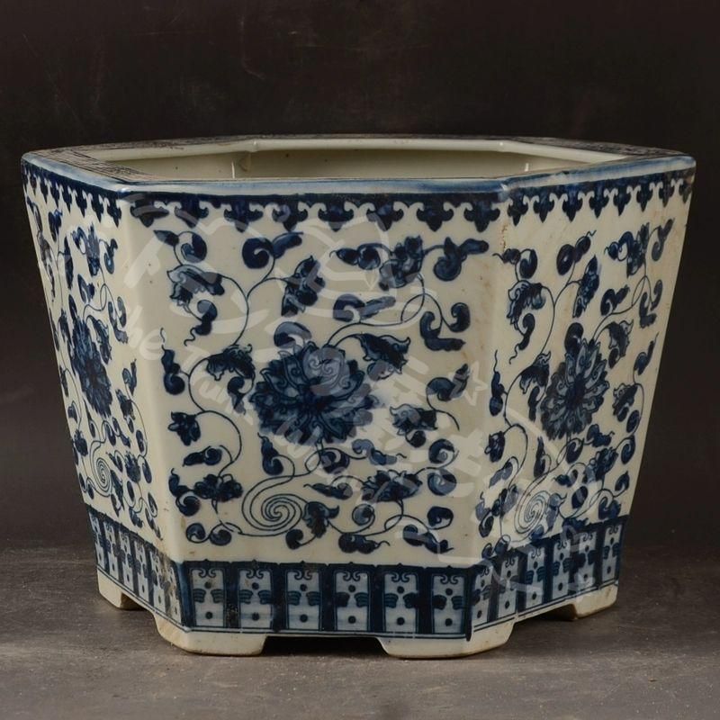 景徳鎮 青花纏枝紋六方植木鉢 陶磁器 盆栽鉢 工芸品 置物 新年ギフト景徳鎮 青花纏枝紋六方植木鉢 陶磁器 盆栽鉢 工芸品 置物