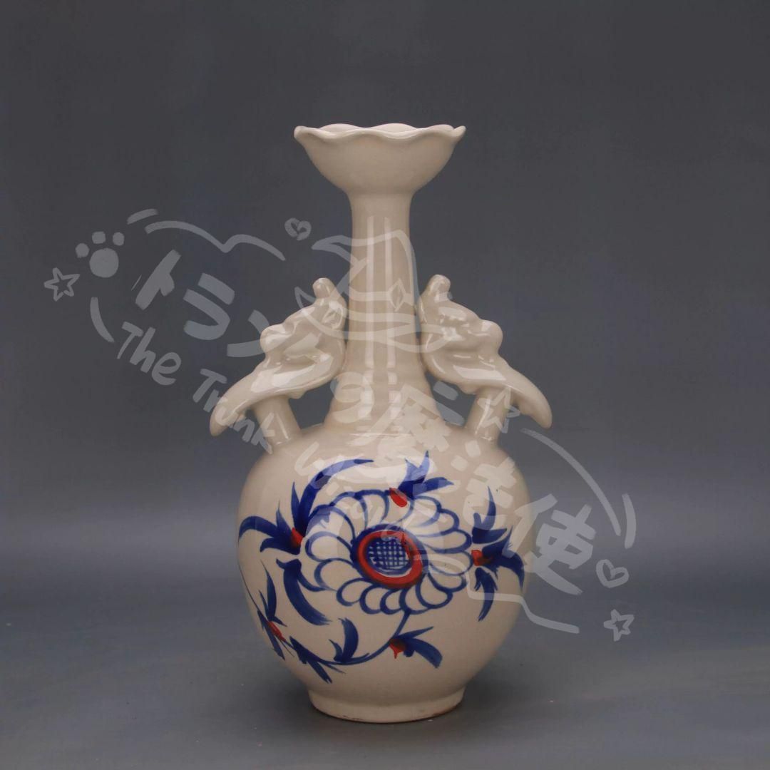 青花紅釉の両耳瓶 景徳鎮 陶磁器 装飾品 現代工芸品 美術品 置物 美術品・アンティーク・コレクション 新年ギフト青花紅釉の両耳瓶 景徳鎮