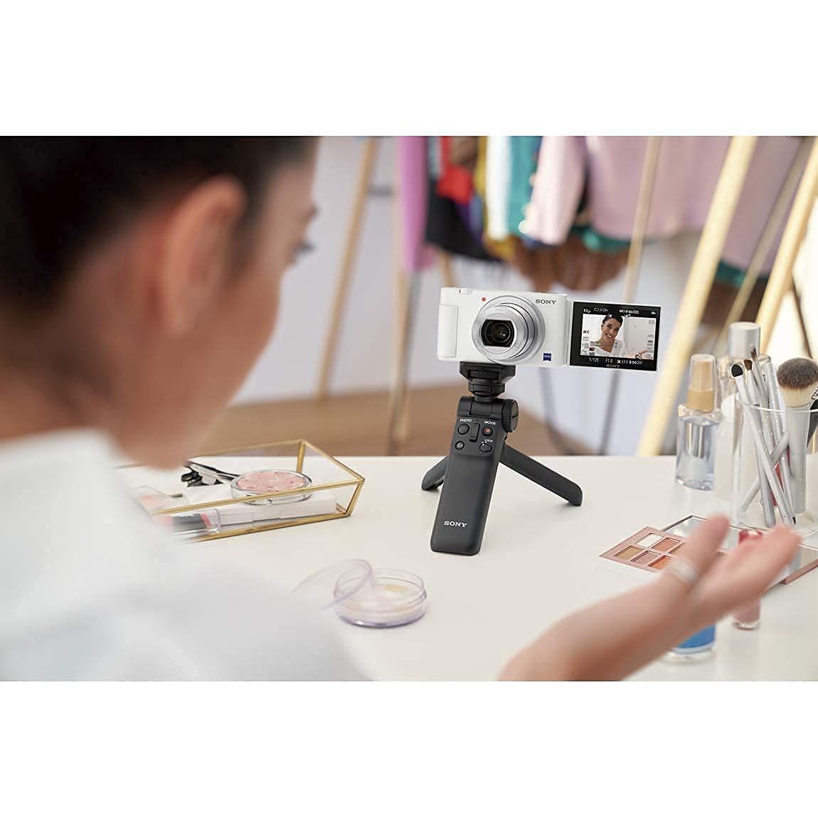 SONY ソニー コンパクトデジタルカメラ VLOGCAM Vlog用カメラ ZV 1 シューティンググリップキット 同梱グリップ GP VPT 2 BTブラック バッテリーパック ホワイト 4 グリップ 予備バッテリー 20年モデル