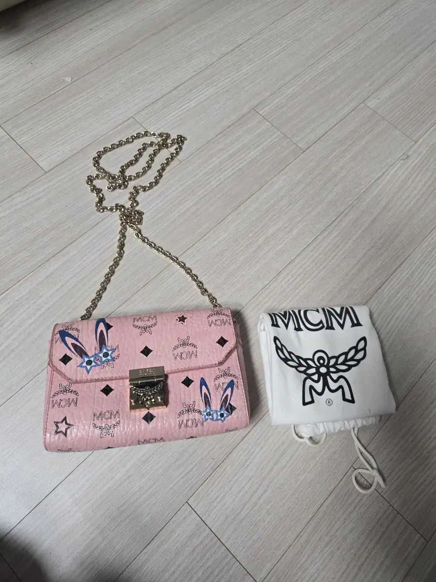 MCM ピンク うさぎ パータン チェーン クロスバック