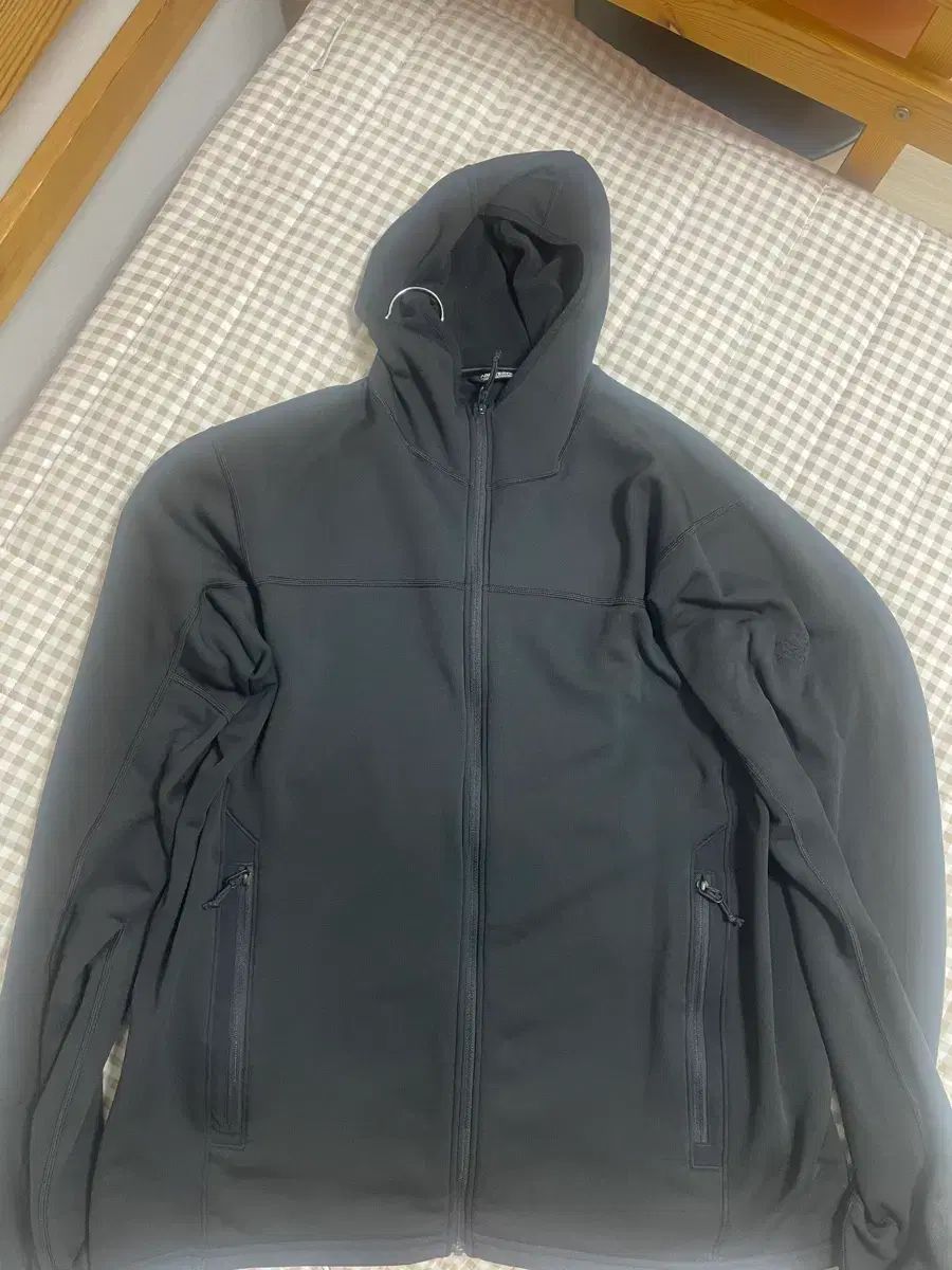 xl アークテリクス リーフ ナガ フーディー ブラック