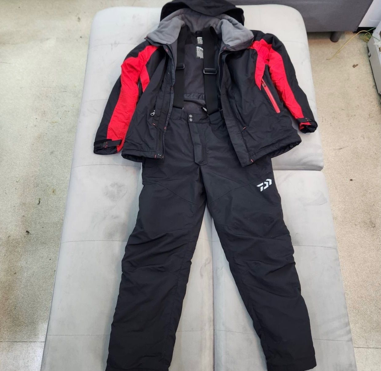 ☆美品☆ダイワ　レインマックスハイパーHDウィンタースーツ　Mサイズ A062【人気】DAIWA ダイワ レインマックス ハイパーハイロフト