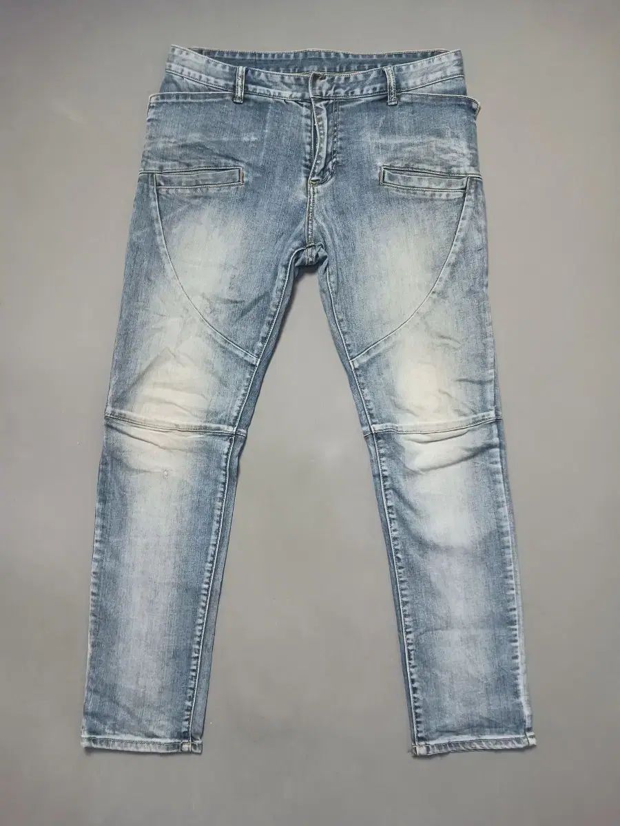 34 BALMAIN ライトブルー バイカーデニム デニム