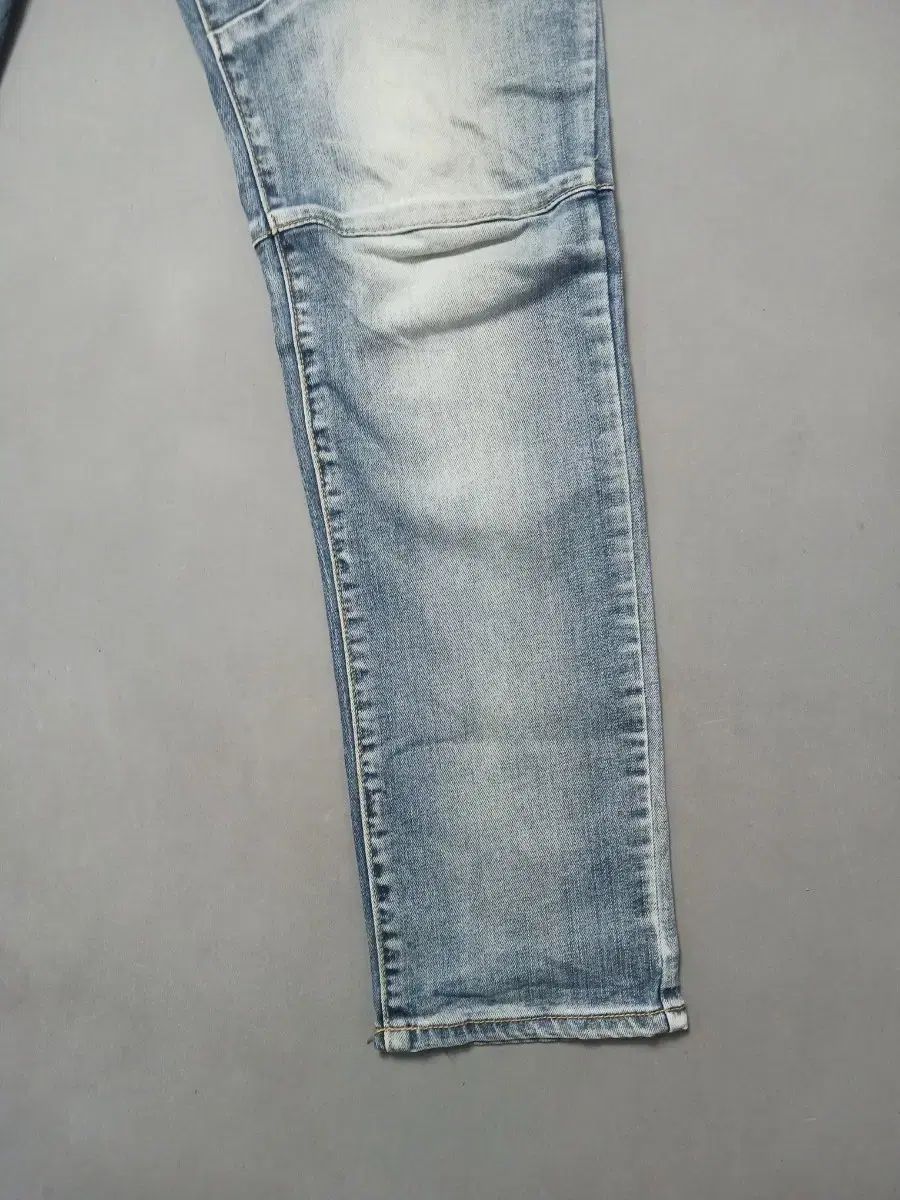 34 BALMAIN ライトブルー バイカーデニム デニム