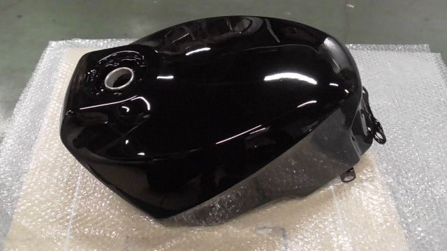 FX 400 R ZX D 303 xxx の タンク 錆