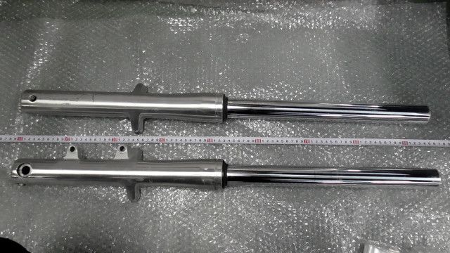 ドラッグスター400クラシック 4 TR の フロントフォーク