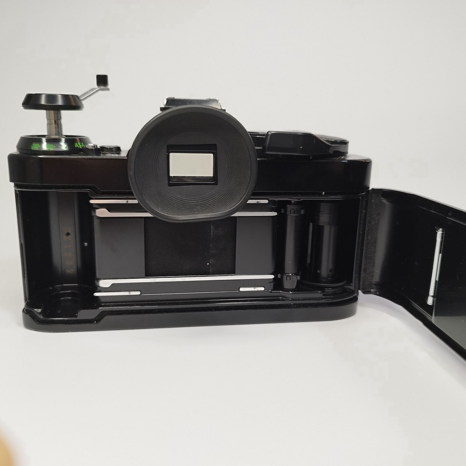  ​ CANON AE 1 PROGRAM ブラック ボディ 一眼レフ フィルムカメラ キャノン P の方にも ストラップ付き 一眼レフカメラ(フィルム) フィルムカメラ