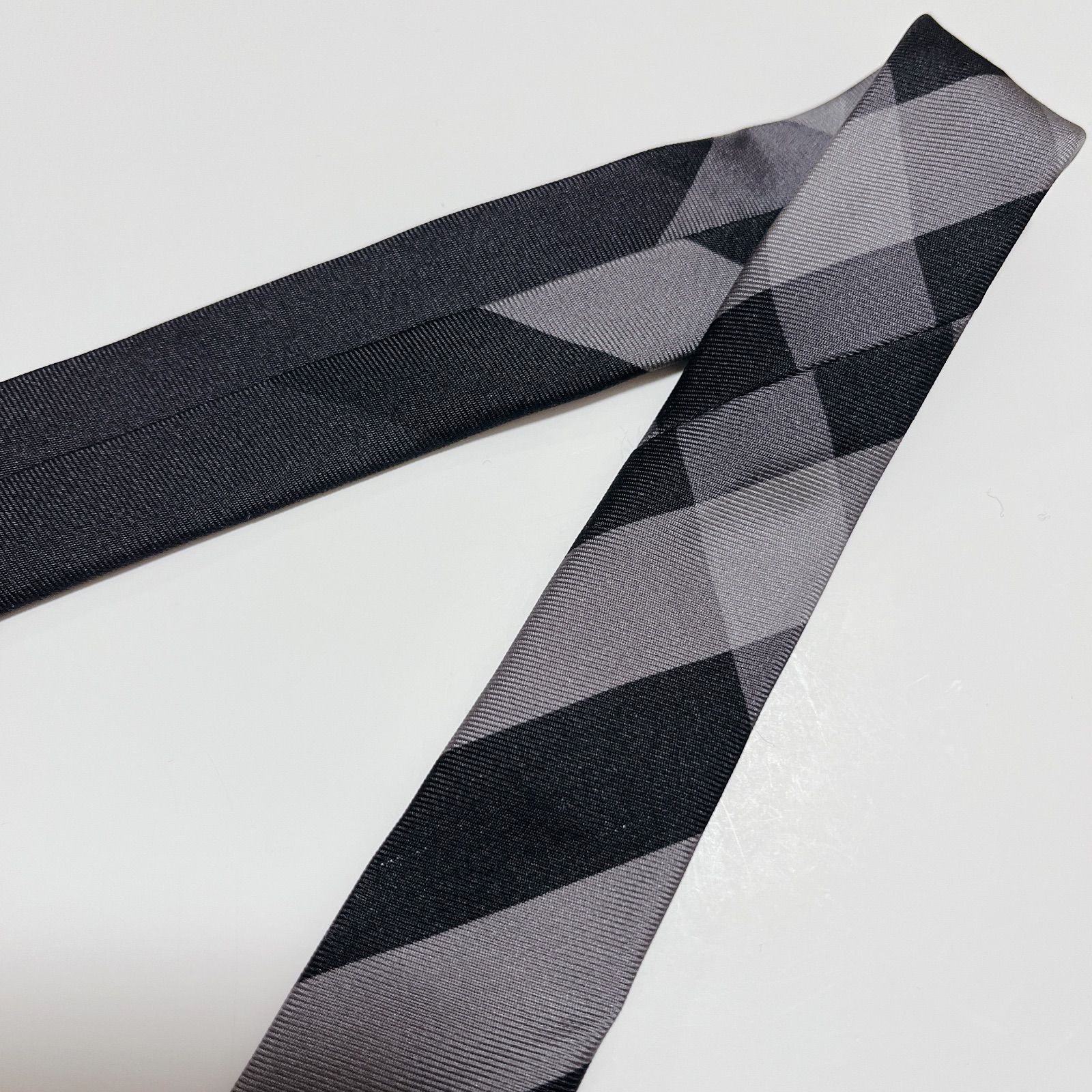 美品 バーバリー ネクタイ ハイブランド ノバチェック柄 光沢 希少