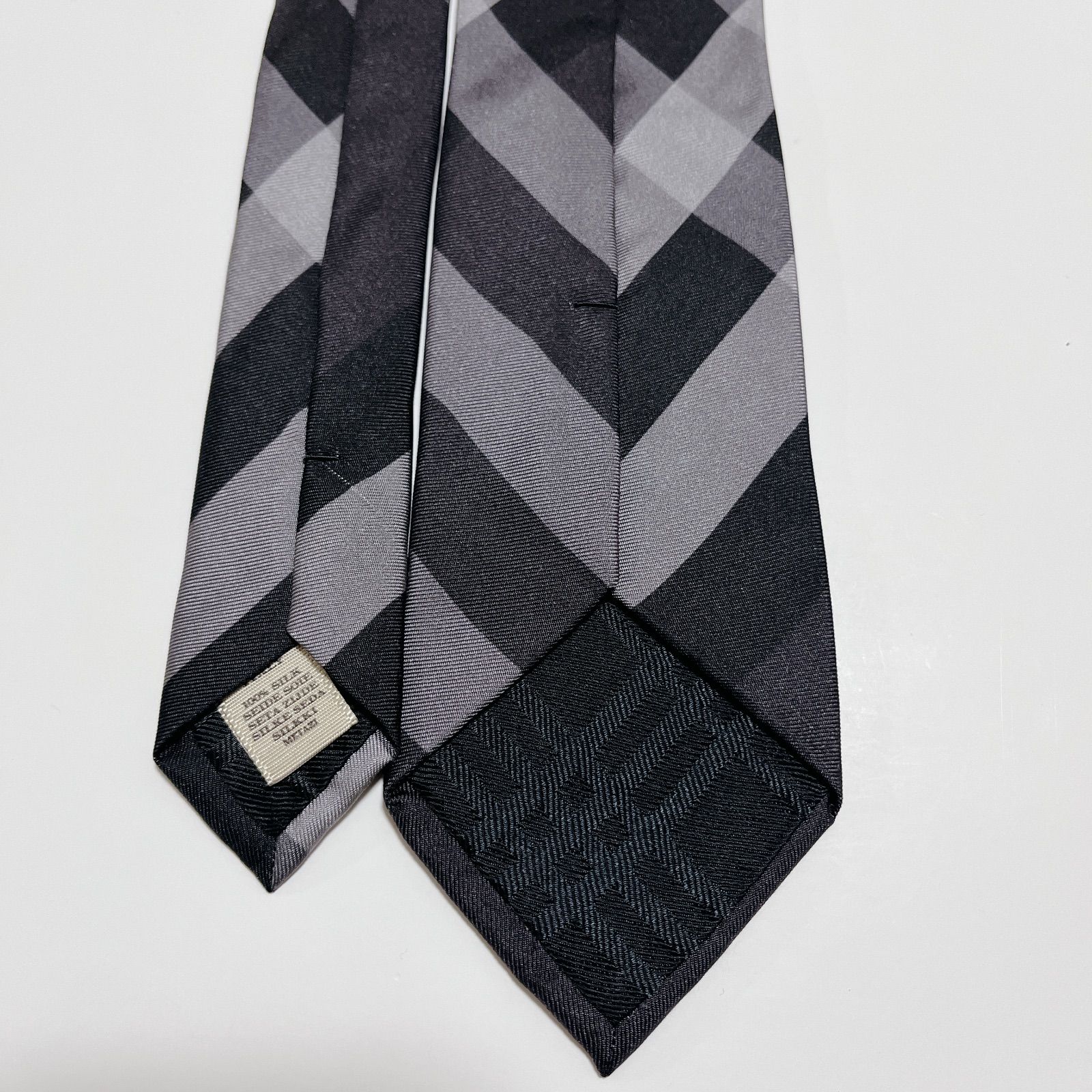 美品 バーバリー ネクタイ ハイブランド ノバチェック柄 光沢 希少