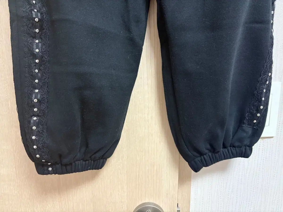 スウェットスウェット LACE STUD JOGGER PANTS - BLACK