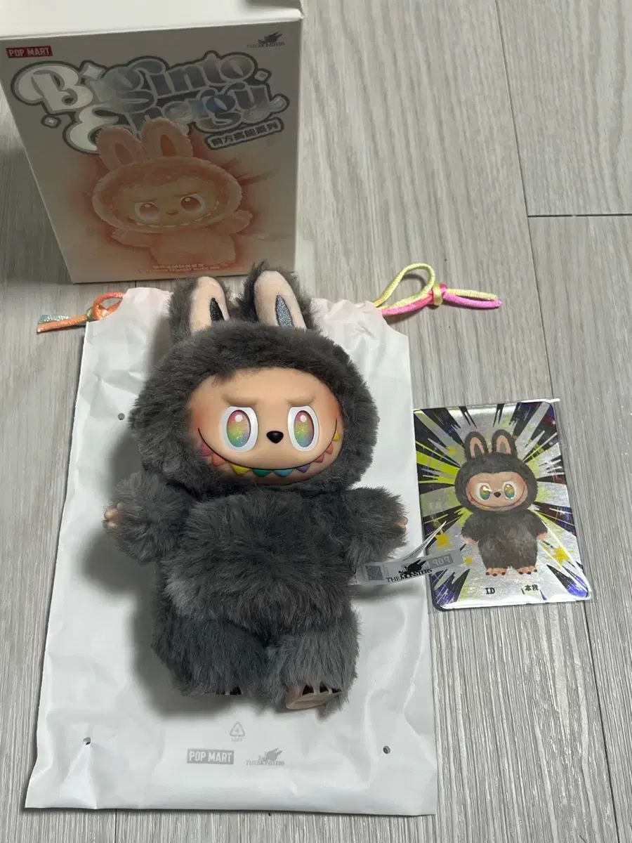 ポップマート ラブブ ザ モンスターズ ハイライト シリーズ キーホルダー 開封ボックス