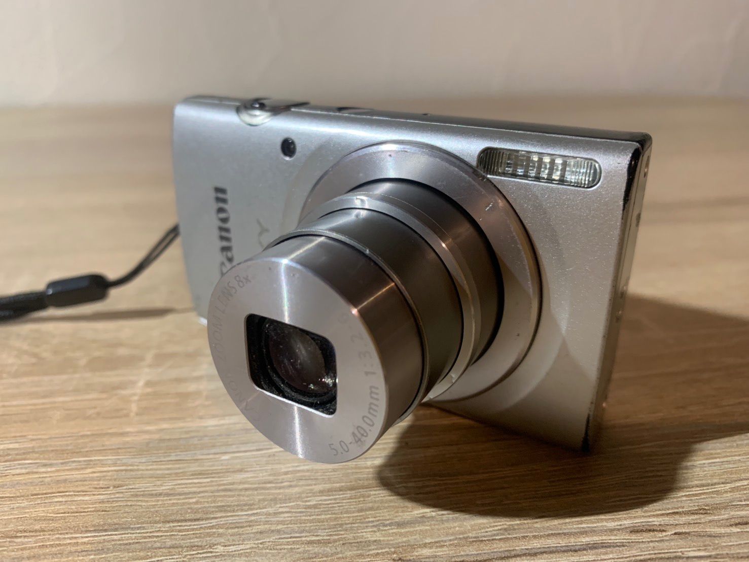 6916 Canon IXY 200 シルバー ジャンク品 デジカメ 節約 訳あり