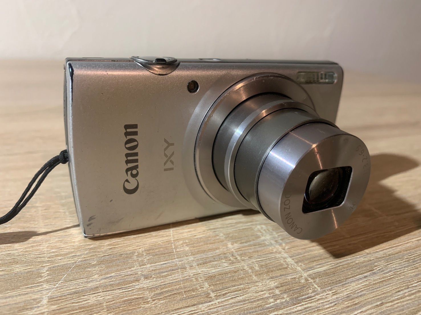 6916 Canon IXY 200 シルバー ジャンク品 デジカメ 節約 訳あり