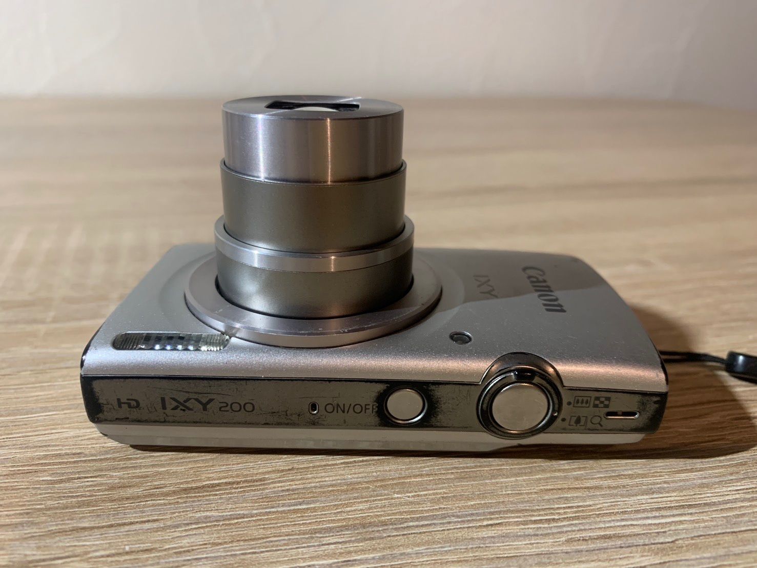 6916 Canon IXY 200 シルバー ジャンク品 デジカメ 節約 訳あり