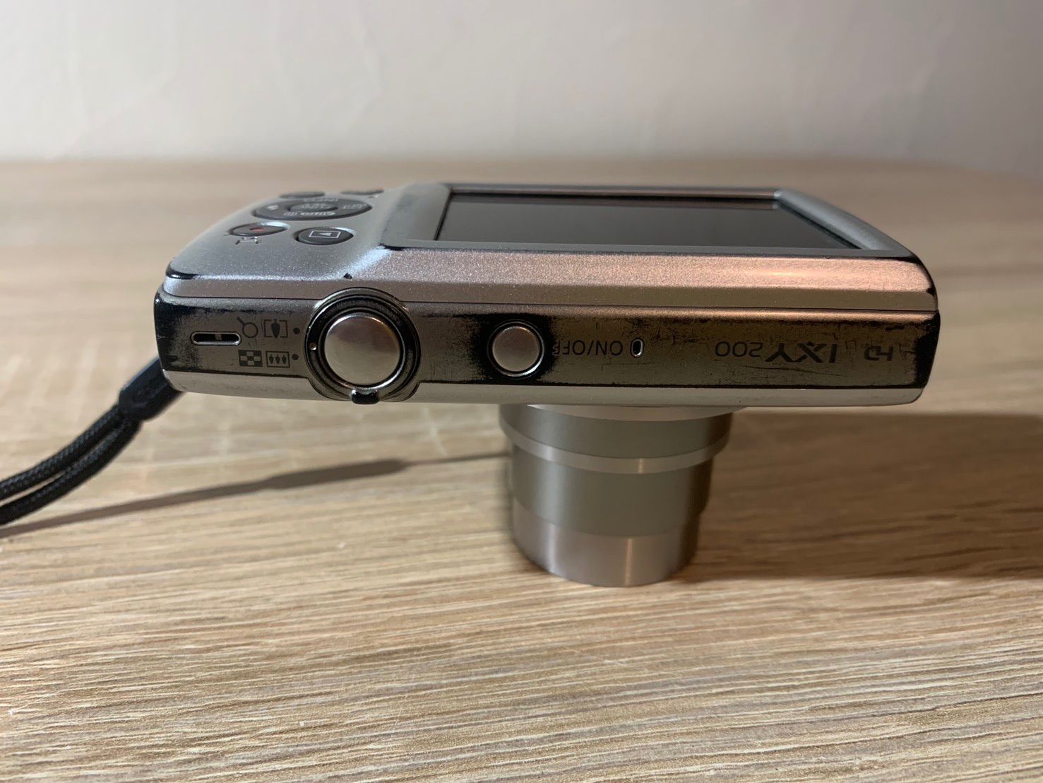 6916 Canon IXY 200 シルバー ジャンク品 デジカメ 節約 訳あり