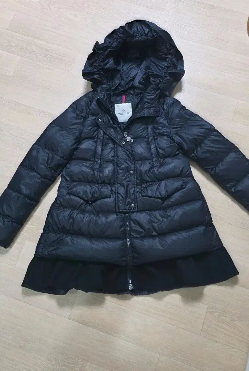 モンクレール　10y 売り切り MONCLER モンクレール キッズ ブラック グースダウン 10y - メルカリ