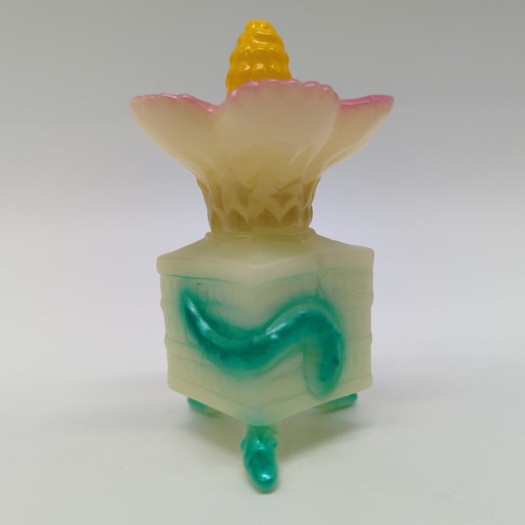 M1号 世紀の大怪獣ウルトラQウルトラマン マンモスフラワー(蓄光成型